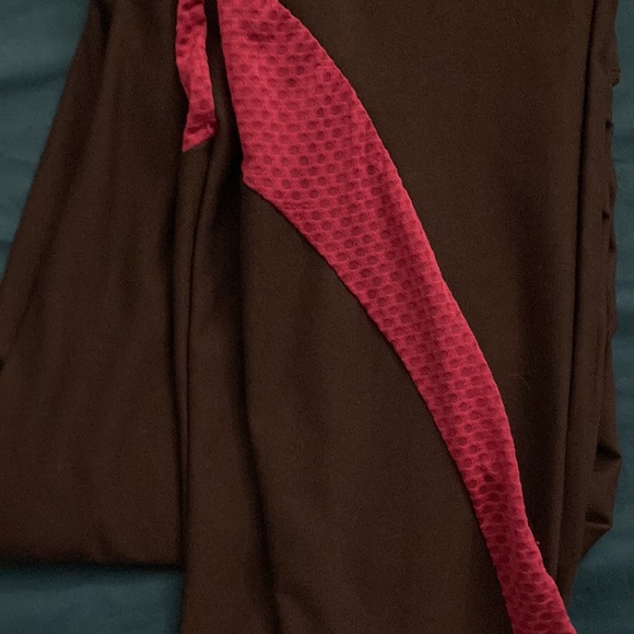 Size L women’s exercise leggings. - Picture 2 of 4